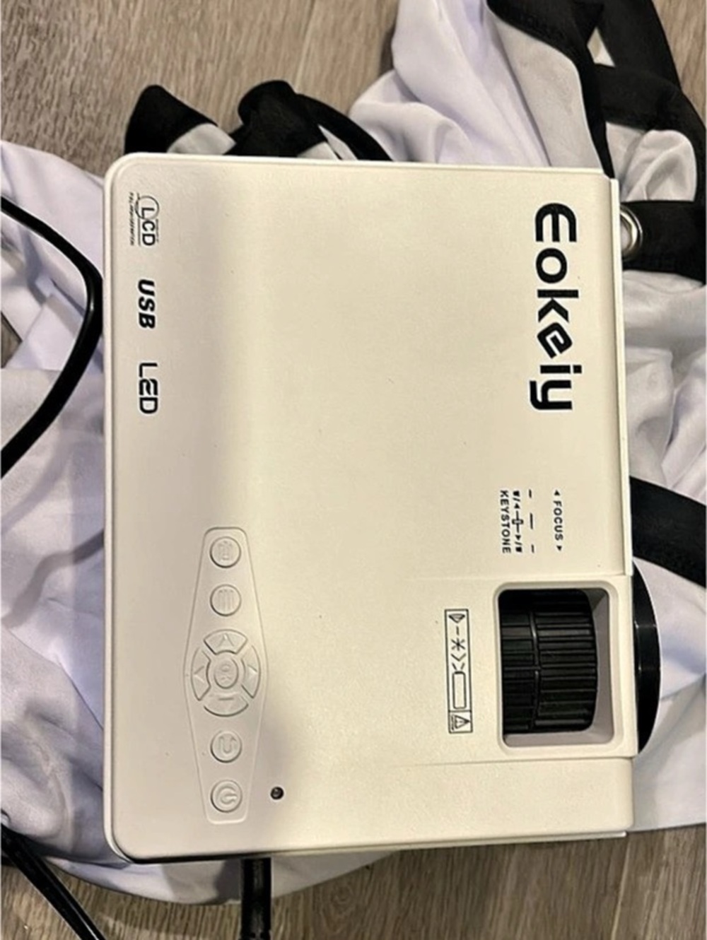 Eokley LED Projector with Original Box - Picture 2 of 6